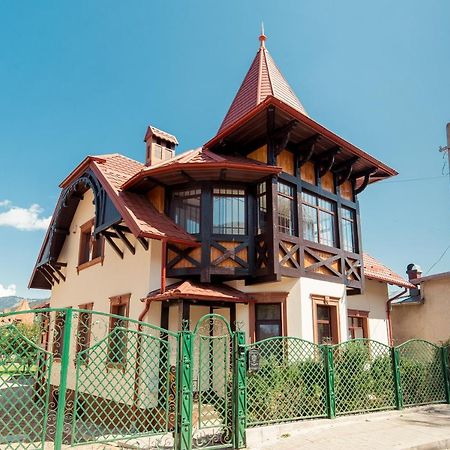 Vila Genia Кымпулунг-Молдовенеск Экстерьер фото